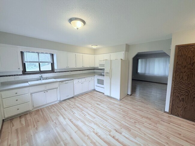 Building Photo - 8820-8822 Griggs Ave