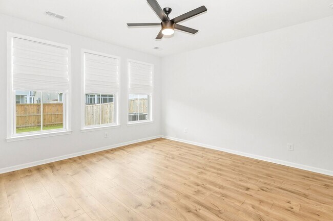 Building Photo - Beautiful 3 Bedroom 2.5 Bathroom Home in Windsor Crossing with Loft