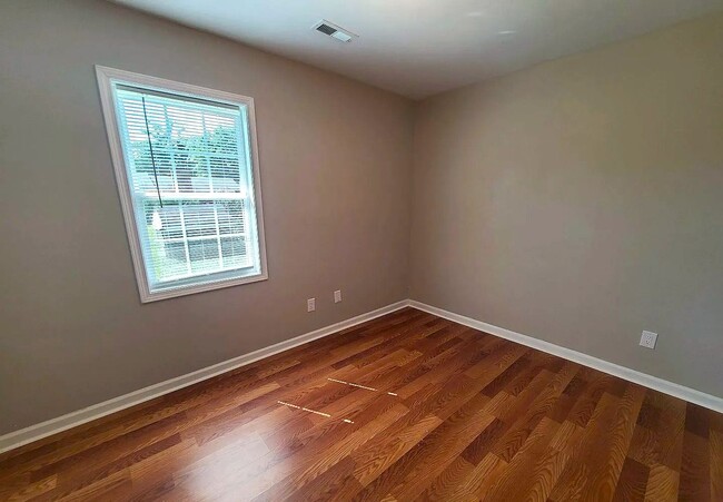 Building Photo - Charming 3 Bedroom, 1 Bathroom home in Winston Salem
