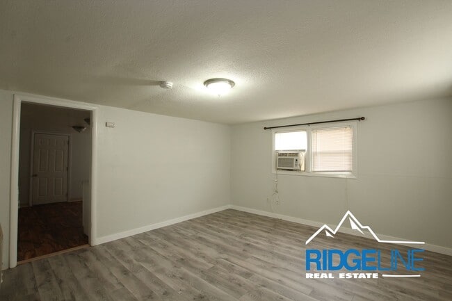 Building Photo - Great Smaller Home for Lease! (Water, Garb...