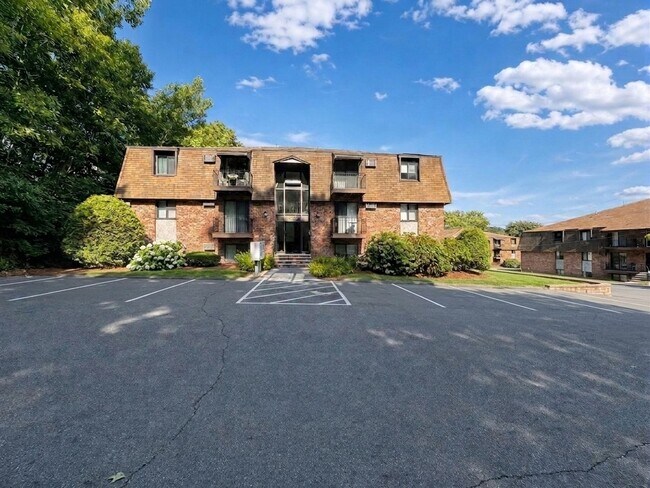 Building Photo - 645 W Lowell Ave