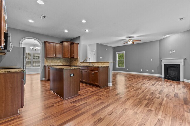 Building Photo - 768 Riverbirch Dr