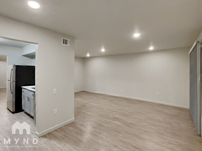 Building Photo - 1130 Babcock Rd Unit 212