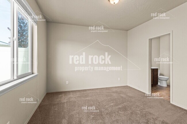 Building Photo - 304 S Marigold Ln
