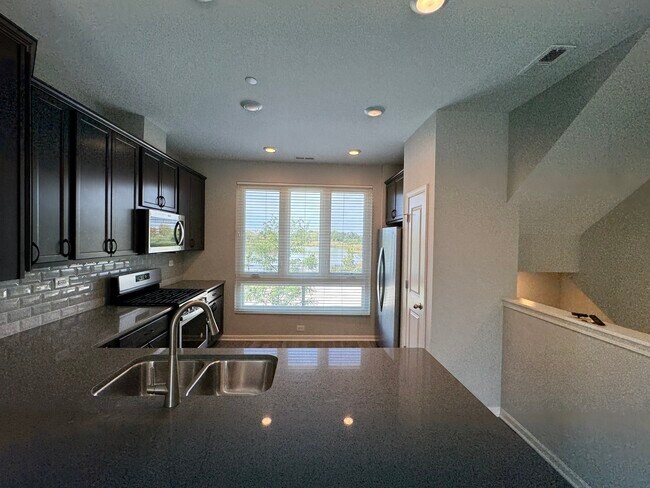 Building Photo - 2349 Parkside Dr