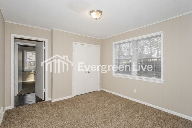 Building Photo - 3082 Robbiedon St