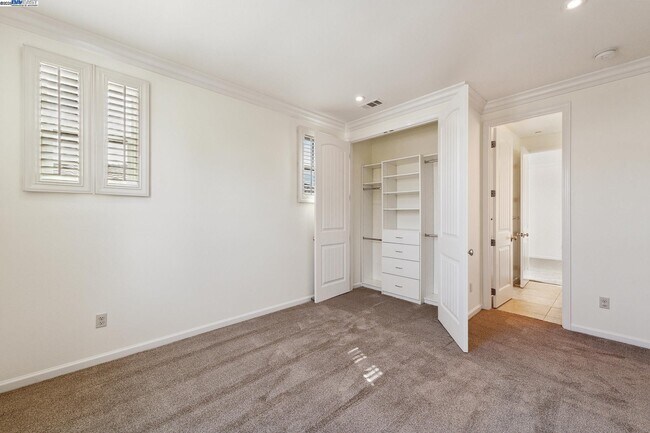Building Photo - 2131 Chamomile Ct