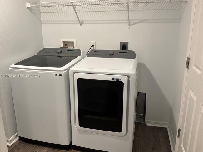 Building Photo - 2180 SW Cameo Blvd