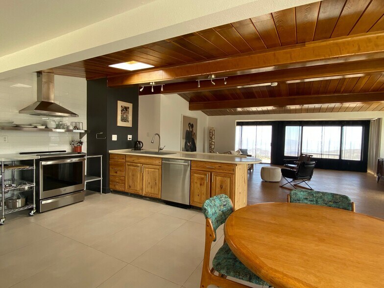 Building Photo - 61579 Sun Terrace