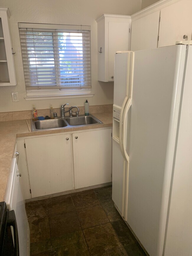 Building Photo - 3901 Clayton Rd