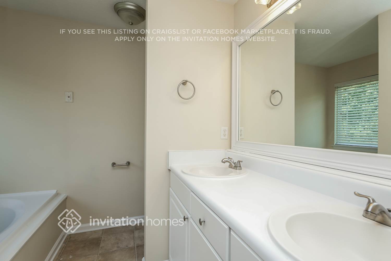 Building Photo - 2035 Amberly Glen Way