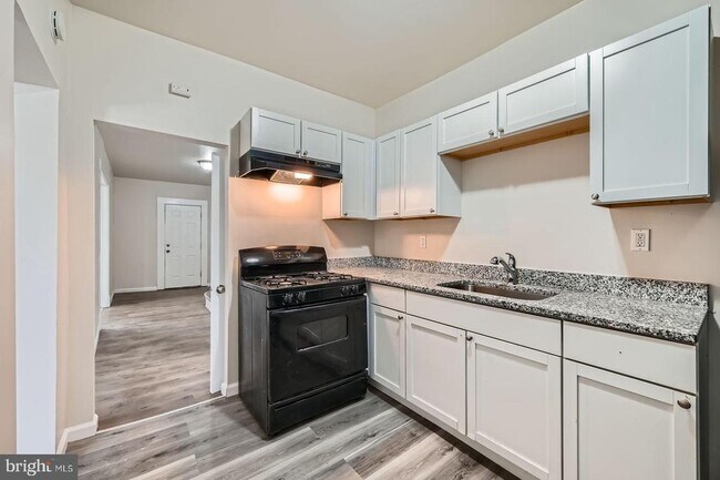 Building Photo - 118 N Hilton St