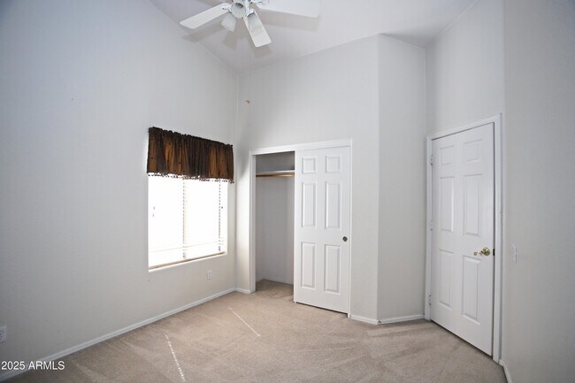 Building Photo - 4953 S Moss Dr