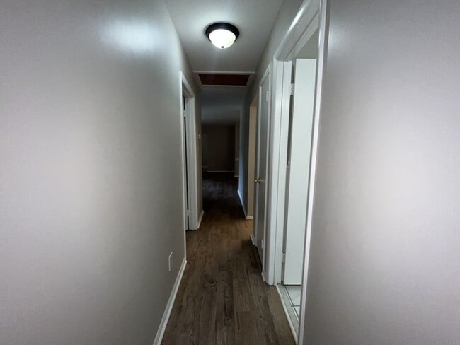 Building Photo - 1212 Schaub Dr