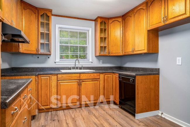 Building Photo - 1288 Hiawatha Dr NE