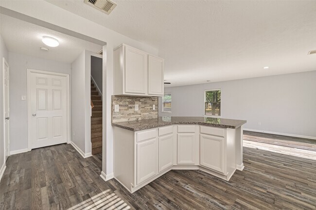 Building Photo - 7130 Cypress Pr Dr