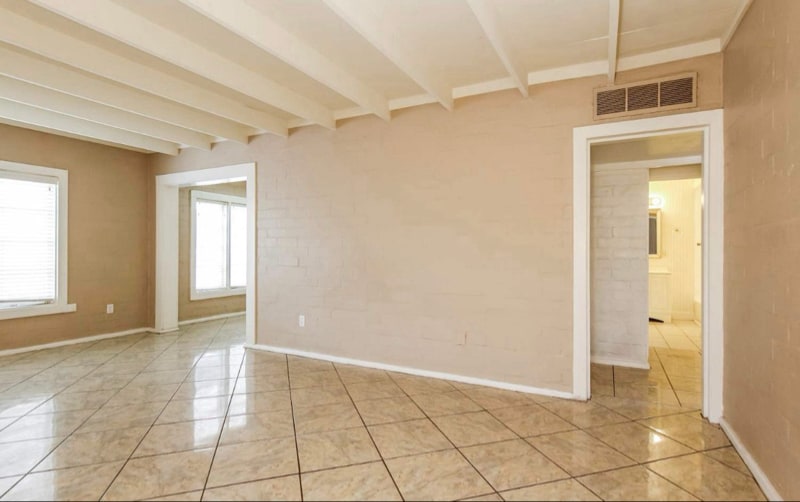 Building Photo - 1046 E Indianola Ave