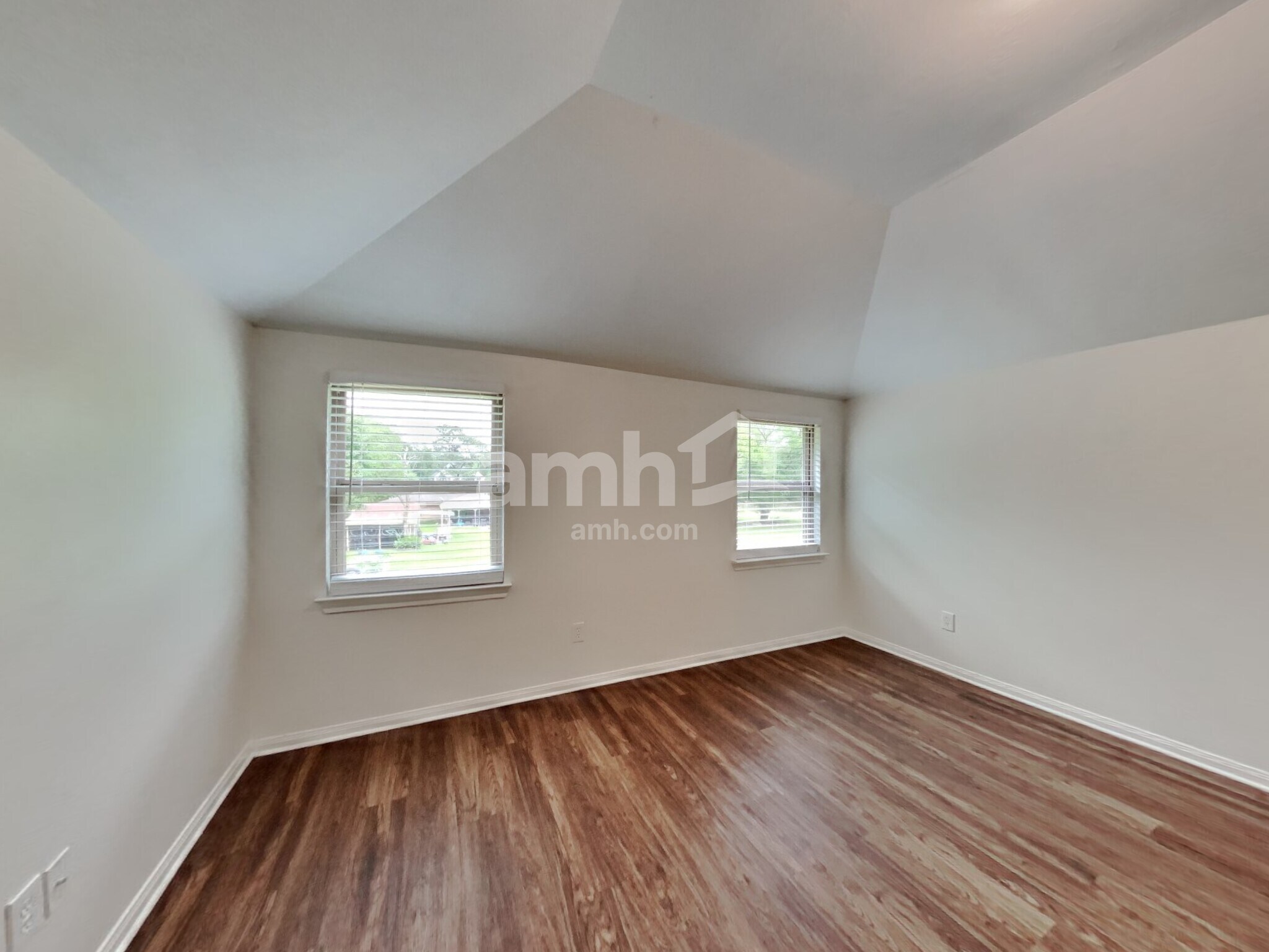 Building Photo - 30710 Country Meadows Dr