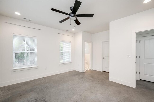 Building Photo - 3014 E 14th 1/2 St