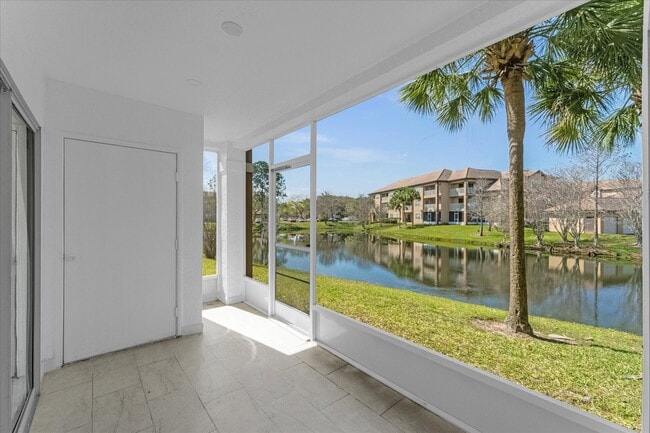 Building Photo - 14036 Fairway Island Dr
