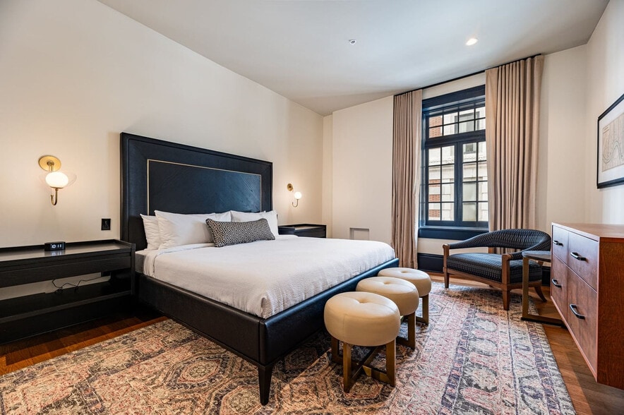 Building Photo - 1011 Canal St