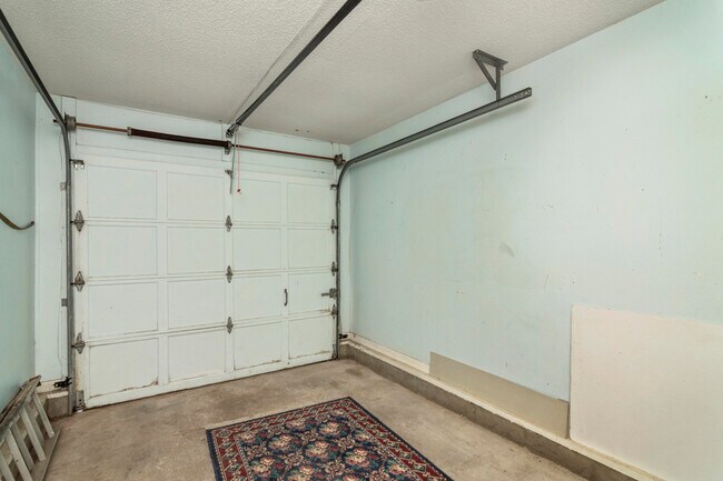 Building Photo - 2713 Willow Grove Ln