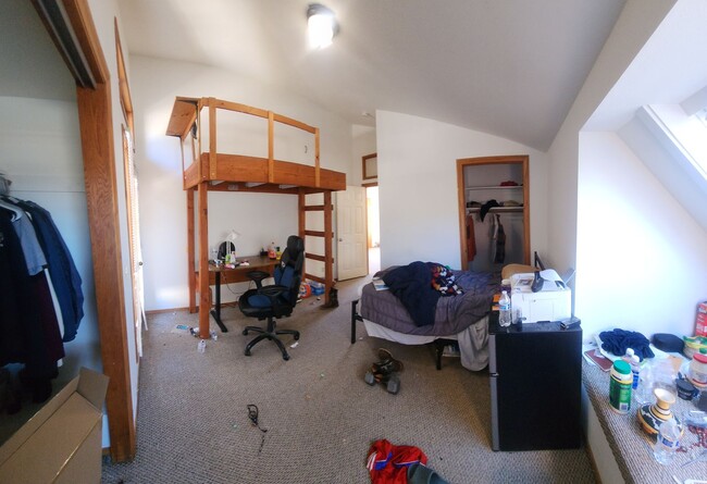 Building Photo - Bigger than average home in SLO! Lots of space!