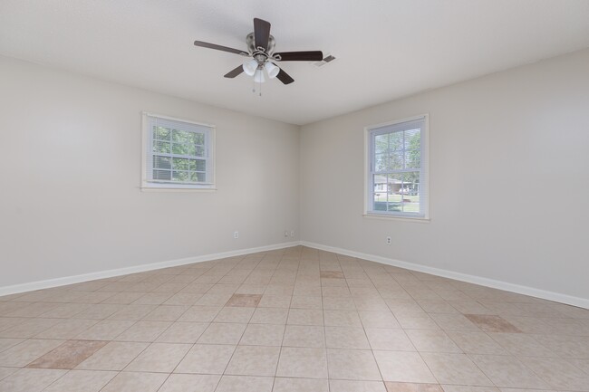 Building Photo - 110 Greenwood Cir