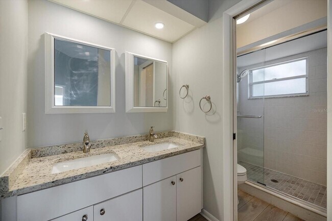 Building Photo - 856 Chatham Dr