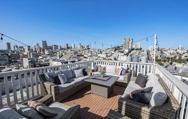 Building Photo - 435 Union St