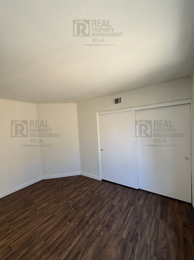 Building Photo - 23 Bella Donaci
