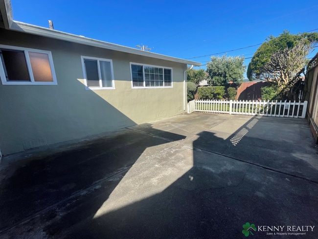 Building Photo - Spacious Four Bedroom Home in Westborough Neighborhood in South San Francisco