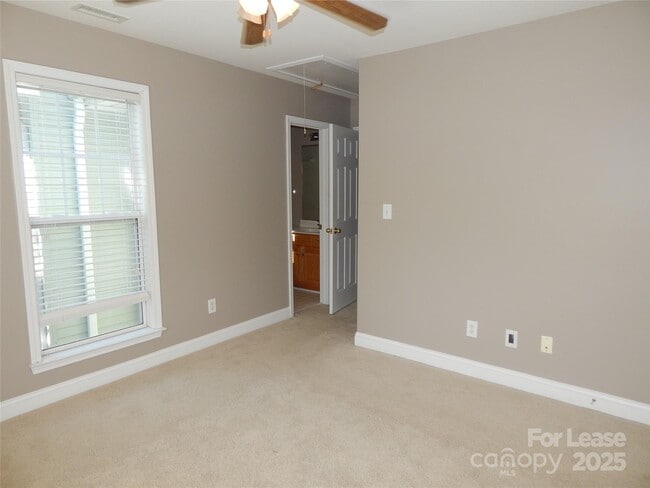 Building Photo - 307 Alabarda Ln