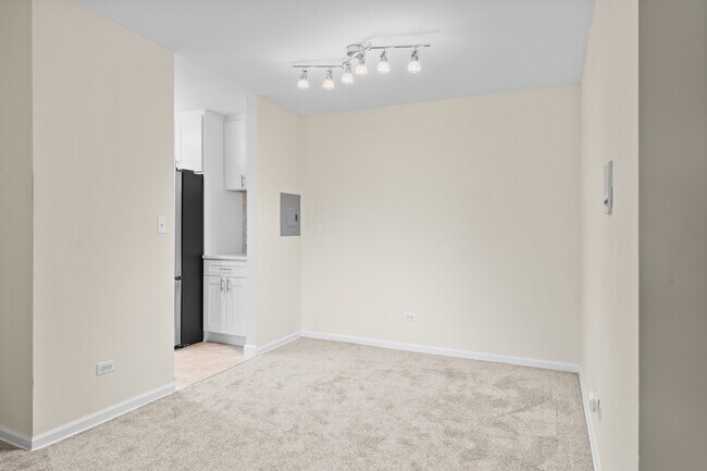 Building Photo - 1489 N Winslowe Dr