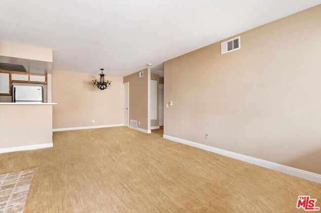Building Photo - 1055 Waltham Rd