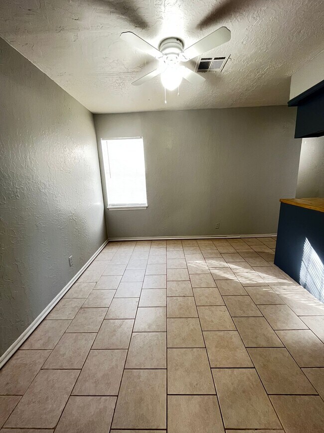 Building Photo - 2618 NW 26th St