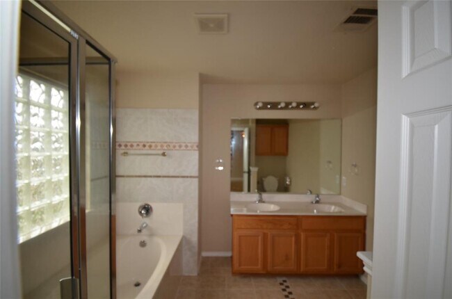 Building Photo - 2309 Jesse Owens Dr