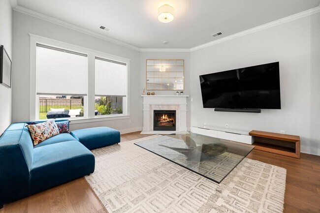 Building Photo - 2506 Lola Ave