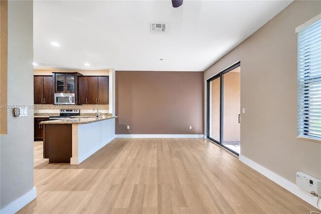 Building Photo - 13005 Riverwalk Cir N