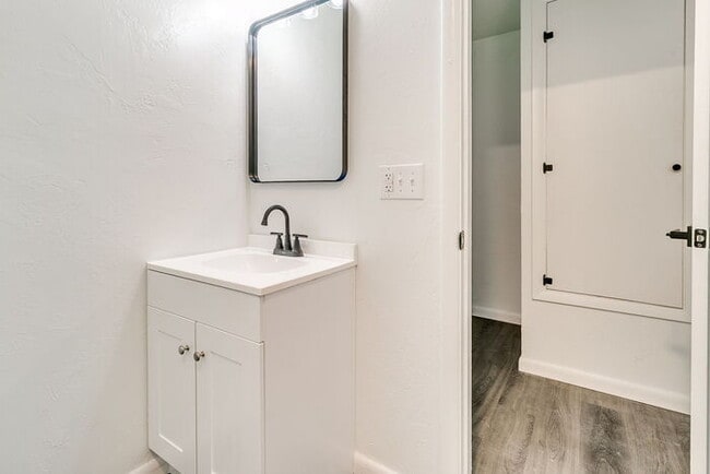 Building Photo - 2417 Becker Pl