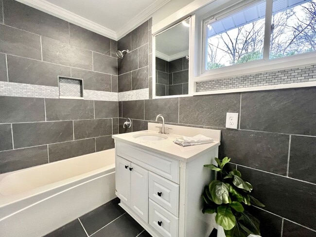 Building Photo - Crafstman-style 4 Bedroom renovated home for lease in Selwyn Park/Madison Park area of Charlotte ...