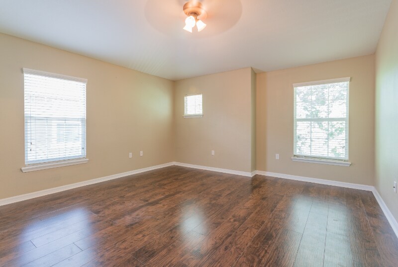 Building Photo - 7001 Interbay Blvd