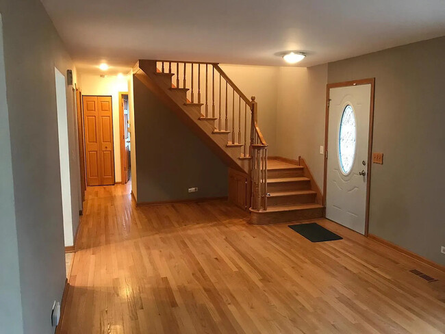 Building Photo - 110 Filbert Dr