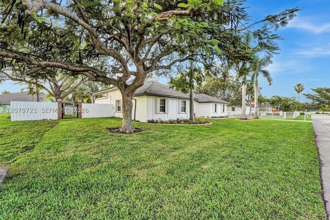 Building Photo - 18440 SW 77th Ct