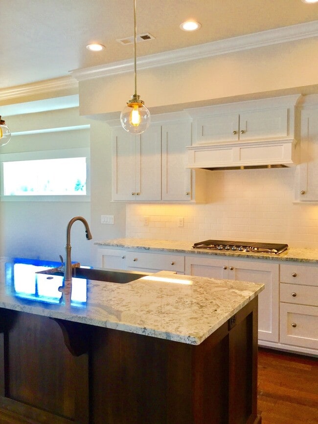Building Photo - Stunning Newer Build in Stonegate Estates!!