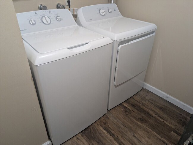 Building Photo - co4325