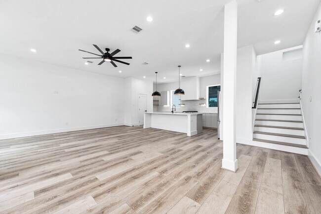 Building Photo - 313 N Nagle St