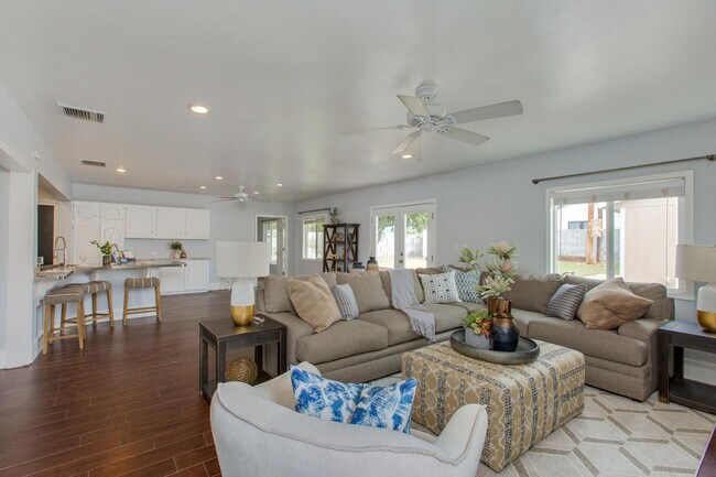 Building Photo - 510 E Belmont Ave