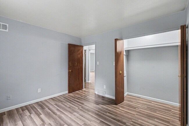 Building Photo - 25325 Shiawassee Cir