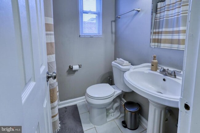 Building Photo - 4709 Jay St NE